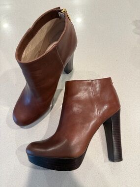 EUC Michael Kors 8.5 Brown Leather Lesly Booty